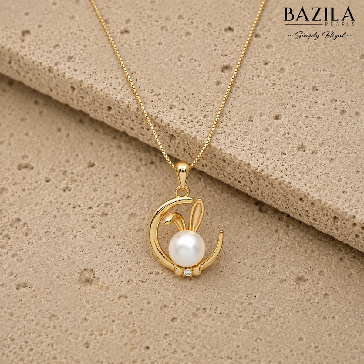 Golden Glow: A Pearl Pendant of Timeless Elegance