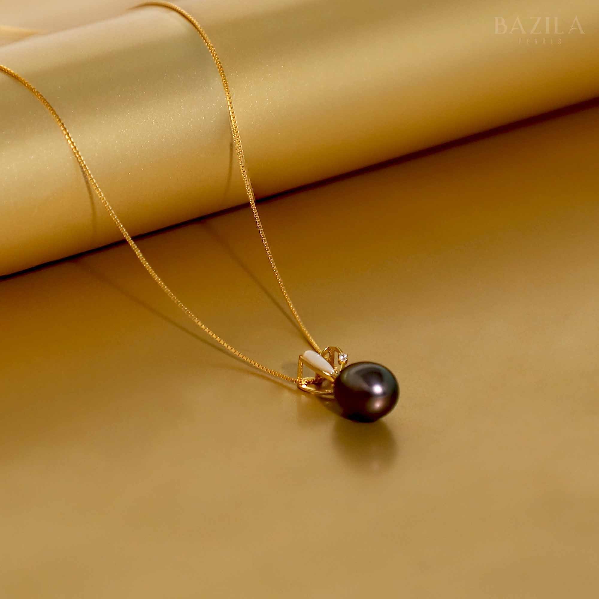 Lustrous Black Pearl Pendant on Gleaming Gold Chain