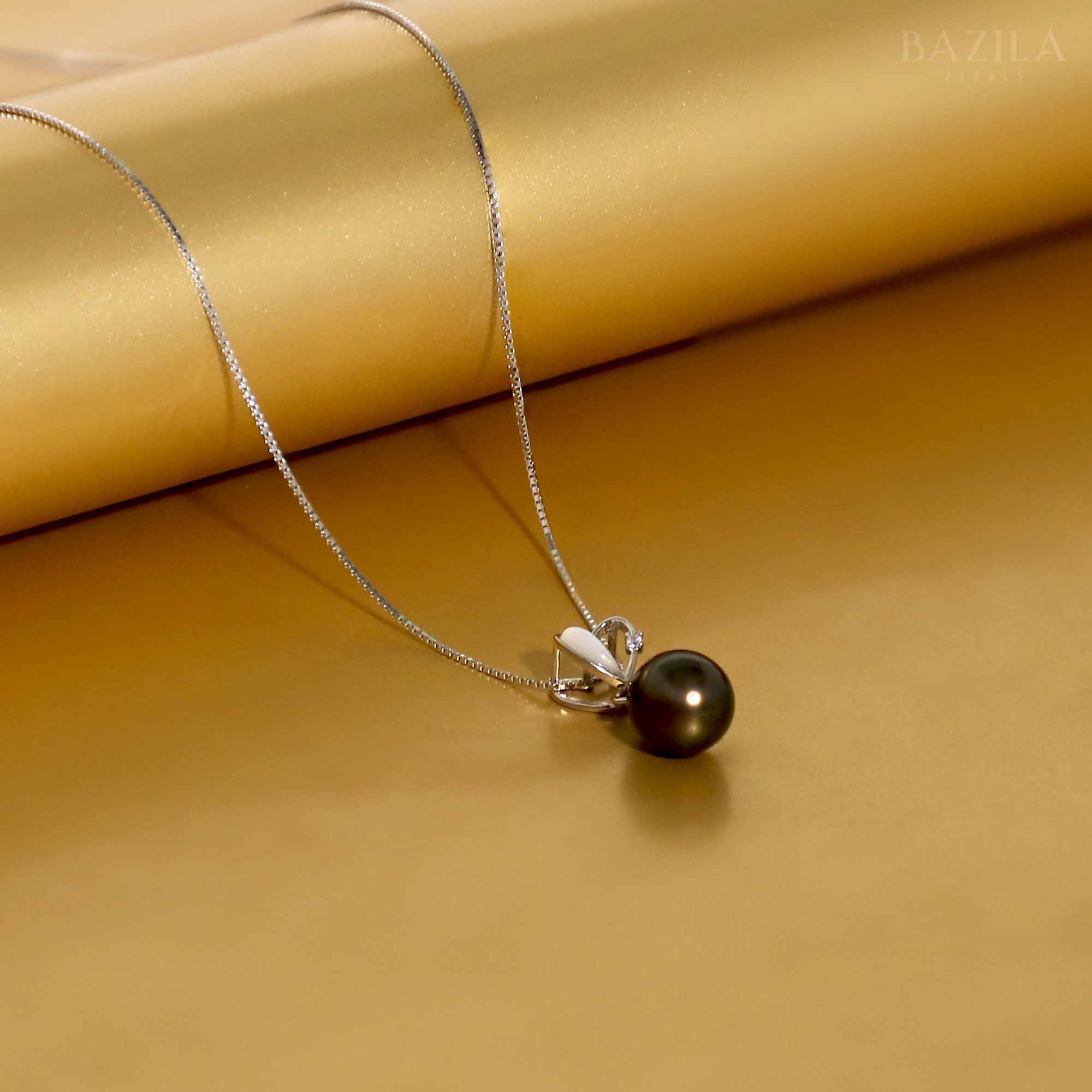 Elegant Black Pearl Pendant on Sleek Silver Chain