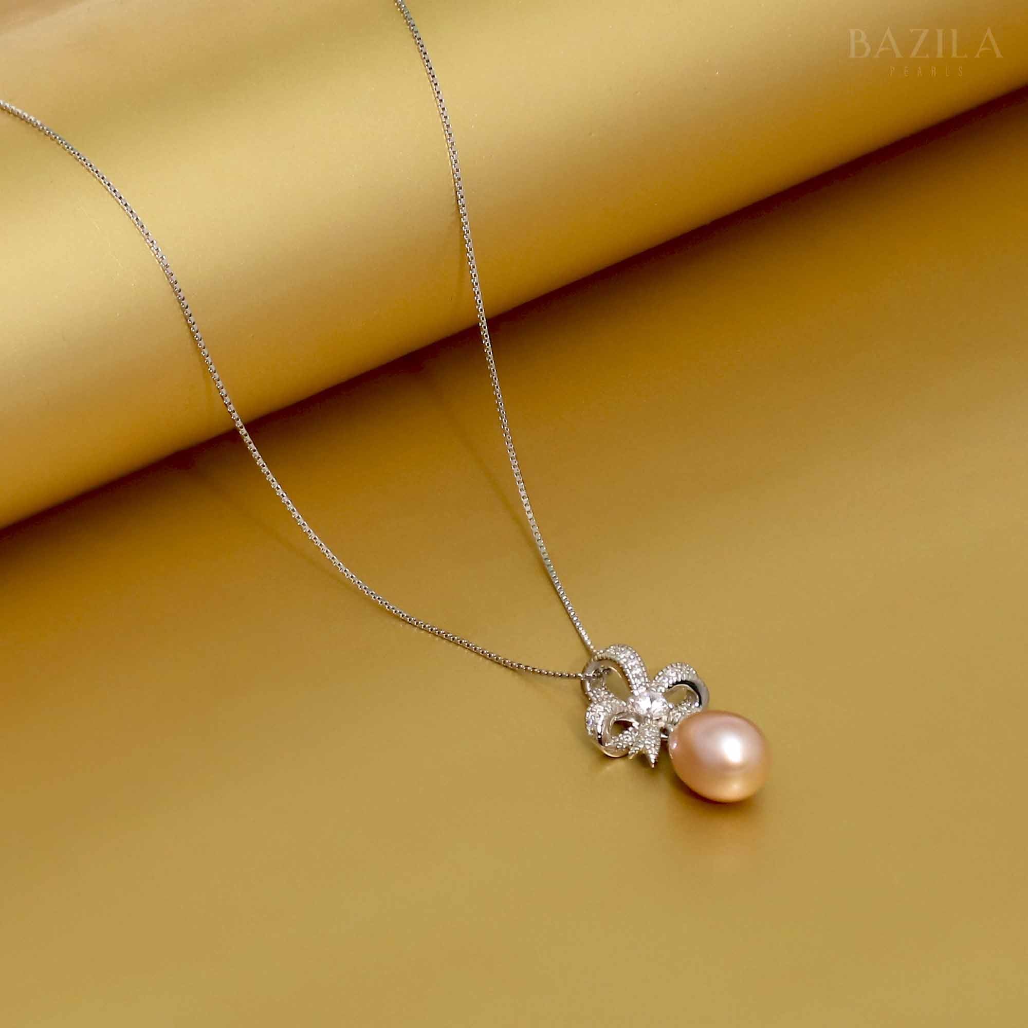A Symphony of Soft Glow & Cool Shine