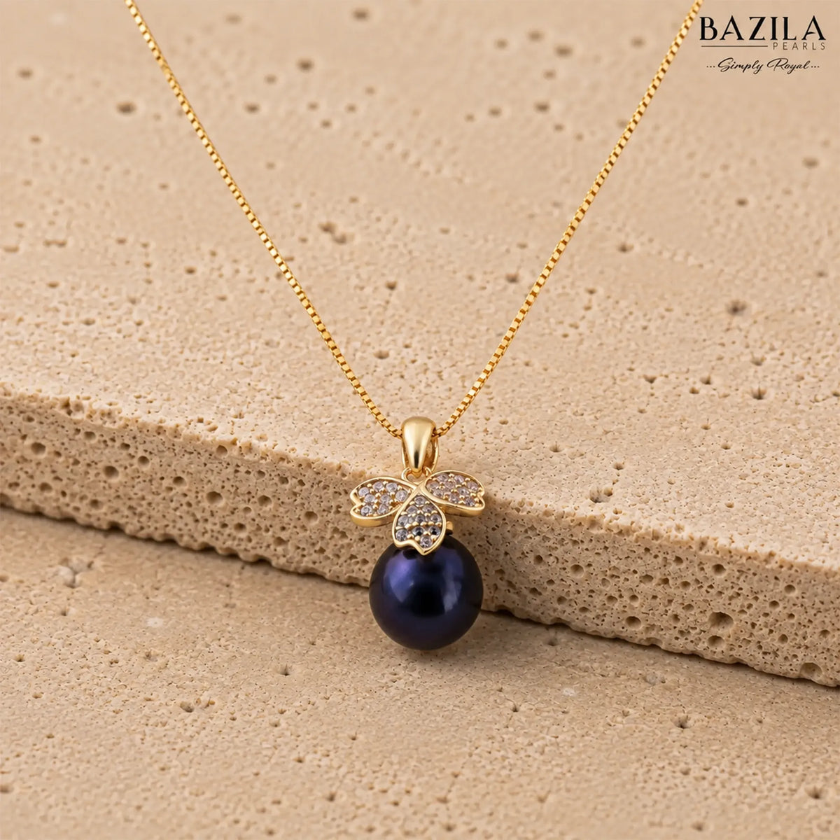 Black Pearl Clover Pendant Necklace in Gold Finish