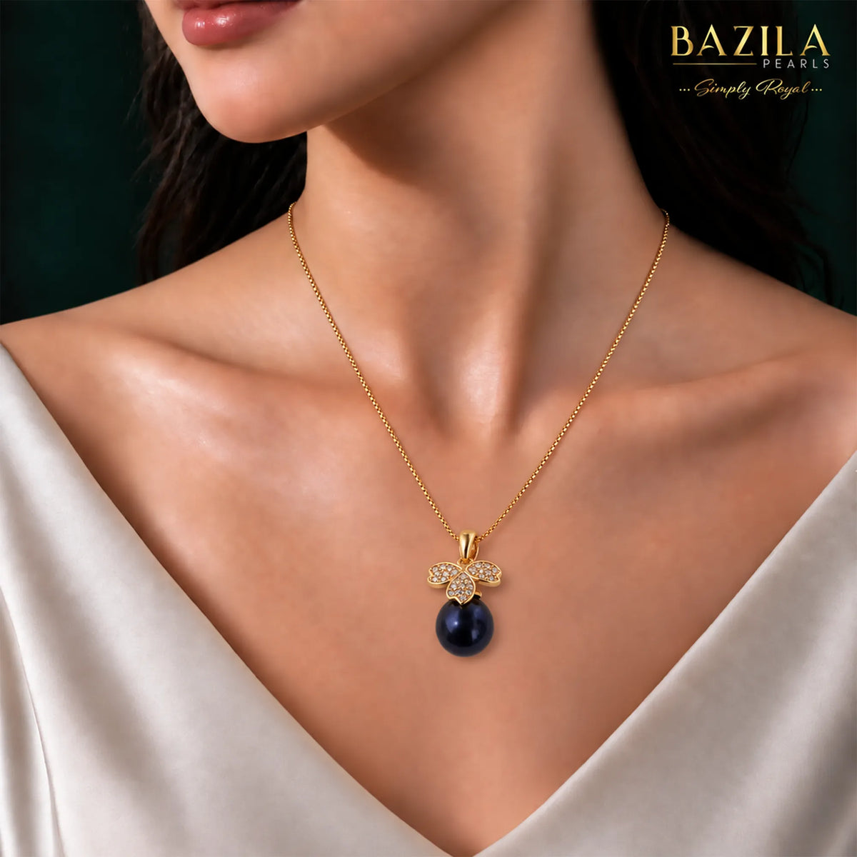 Black Pearl Clover Pendant Necklace in Gold Finish