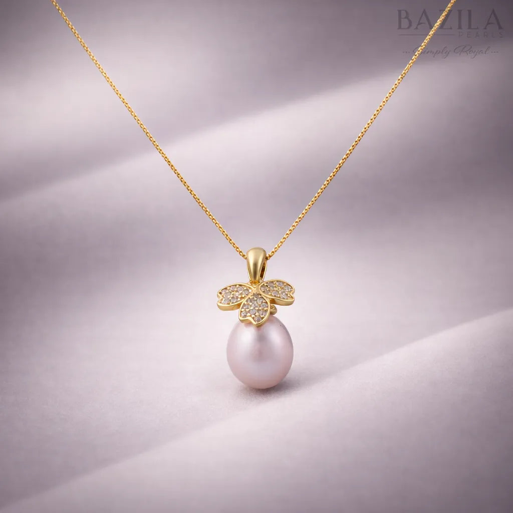 Pink Pearl Clover Pendant Necklace in Gold Finish