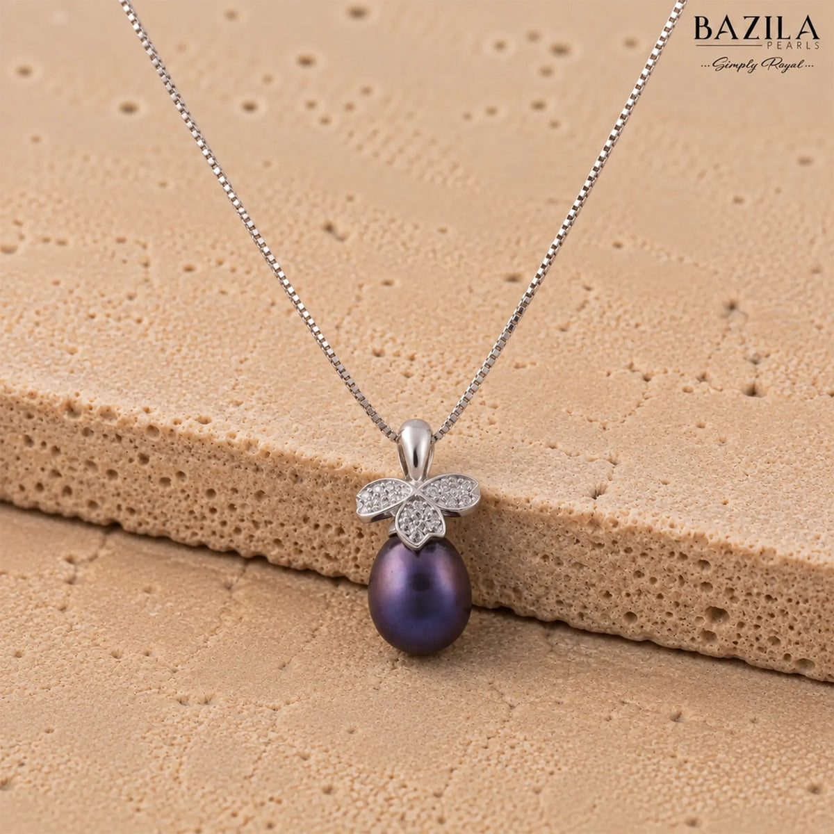 Black Pearl Clover Pendant Necklace in Silver Finish