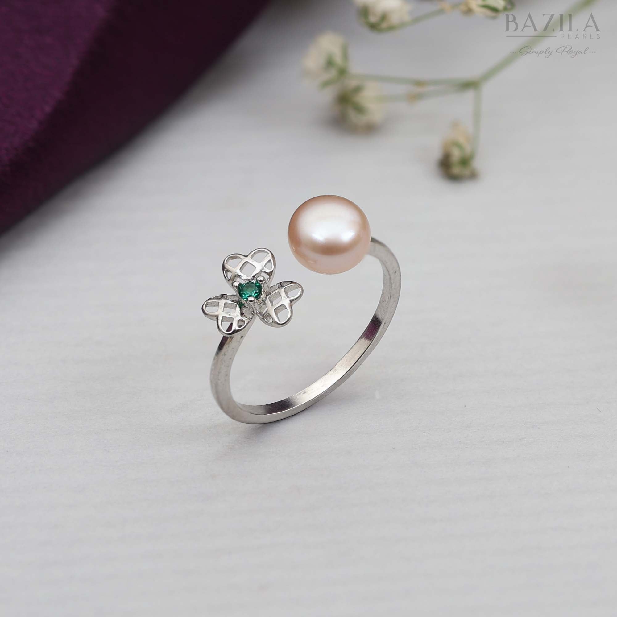 Peach Pearl & Emerald Clover Ring in Silver Finish