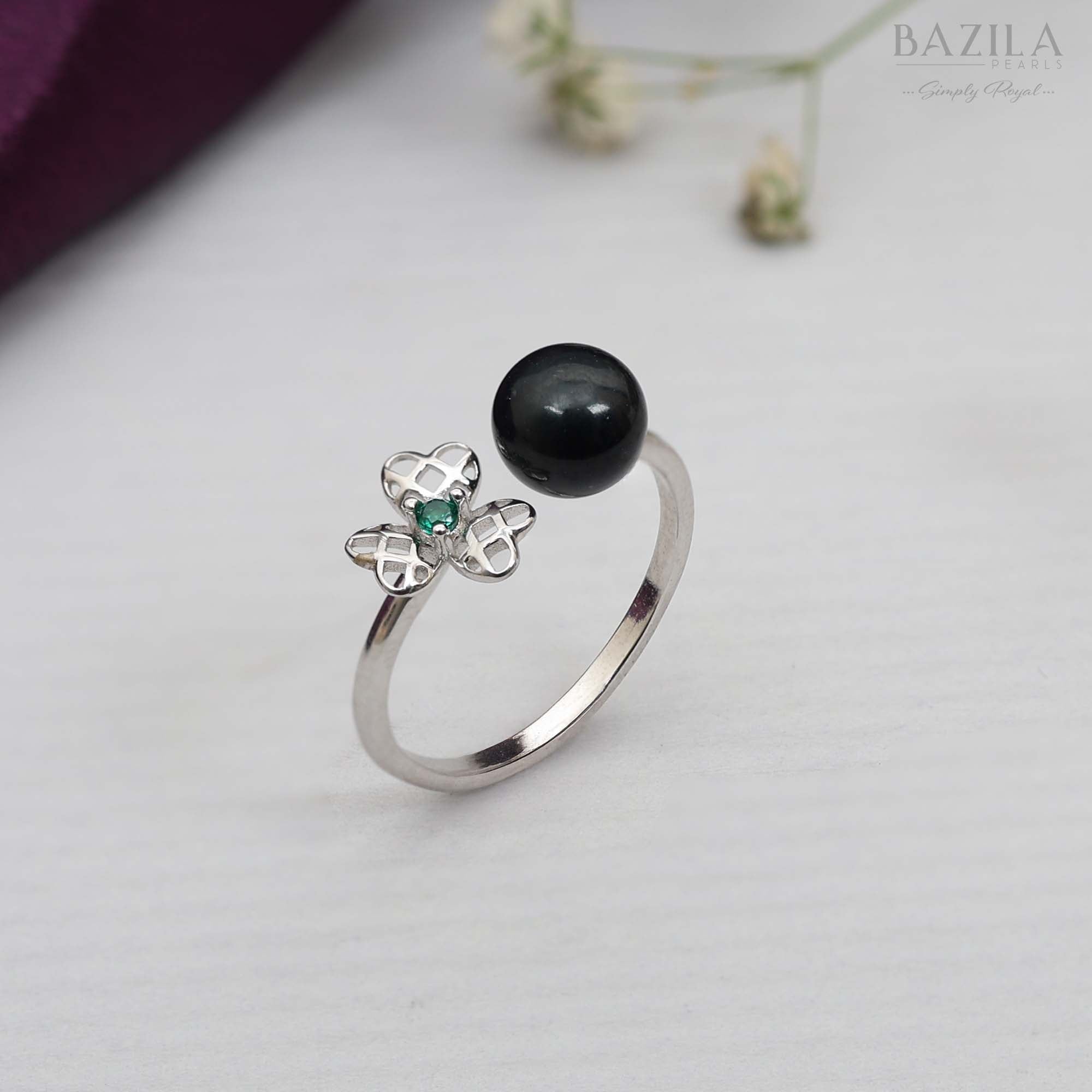 Black Pearl & Emerald Clover Ring in Silver Finish