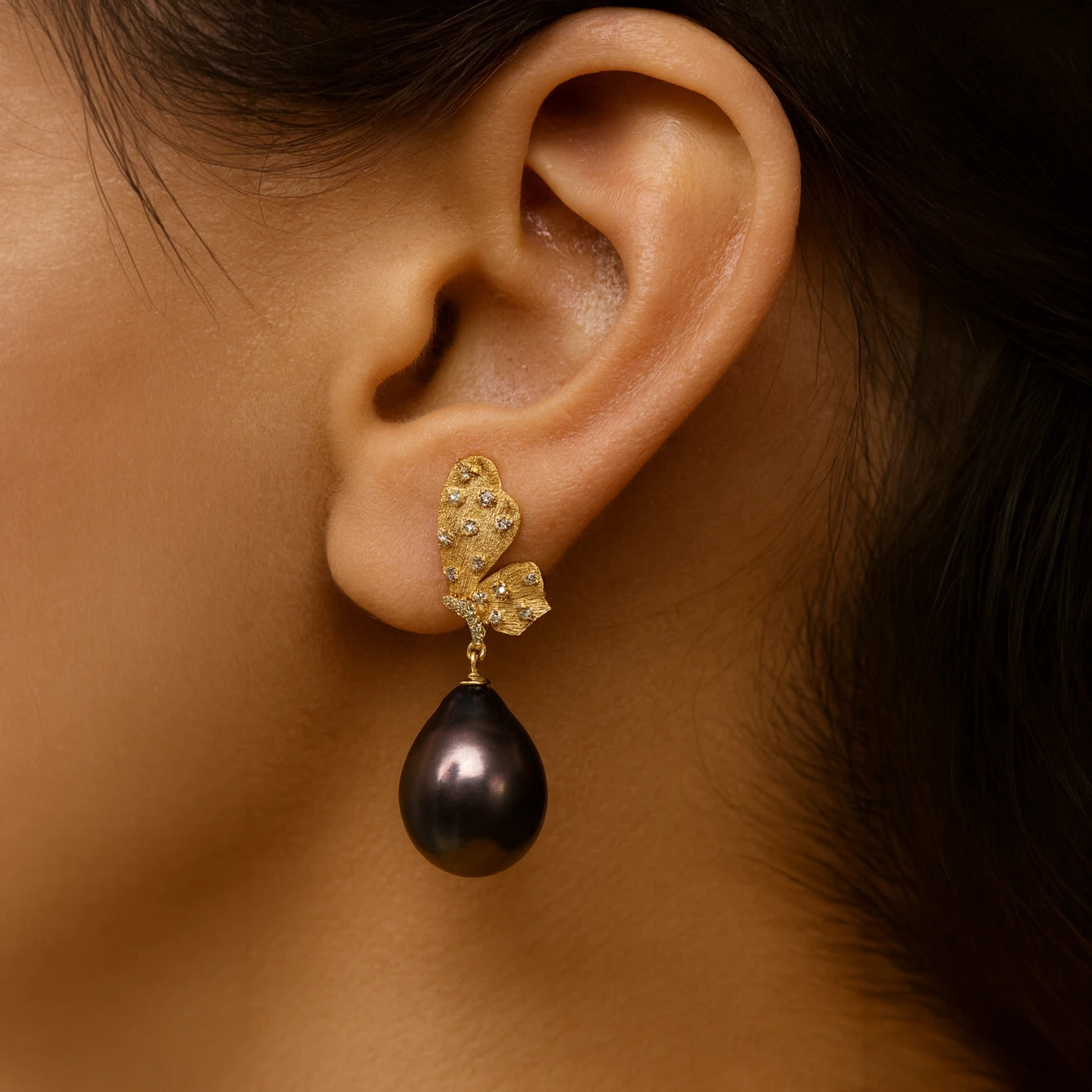 Majestic Tahitian Pearl Earrings in Silver with Zircon-Adorned Butterfly Wings