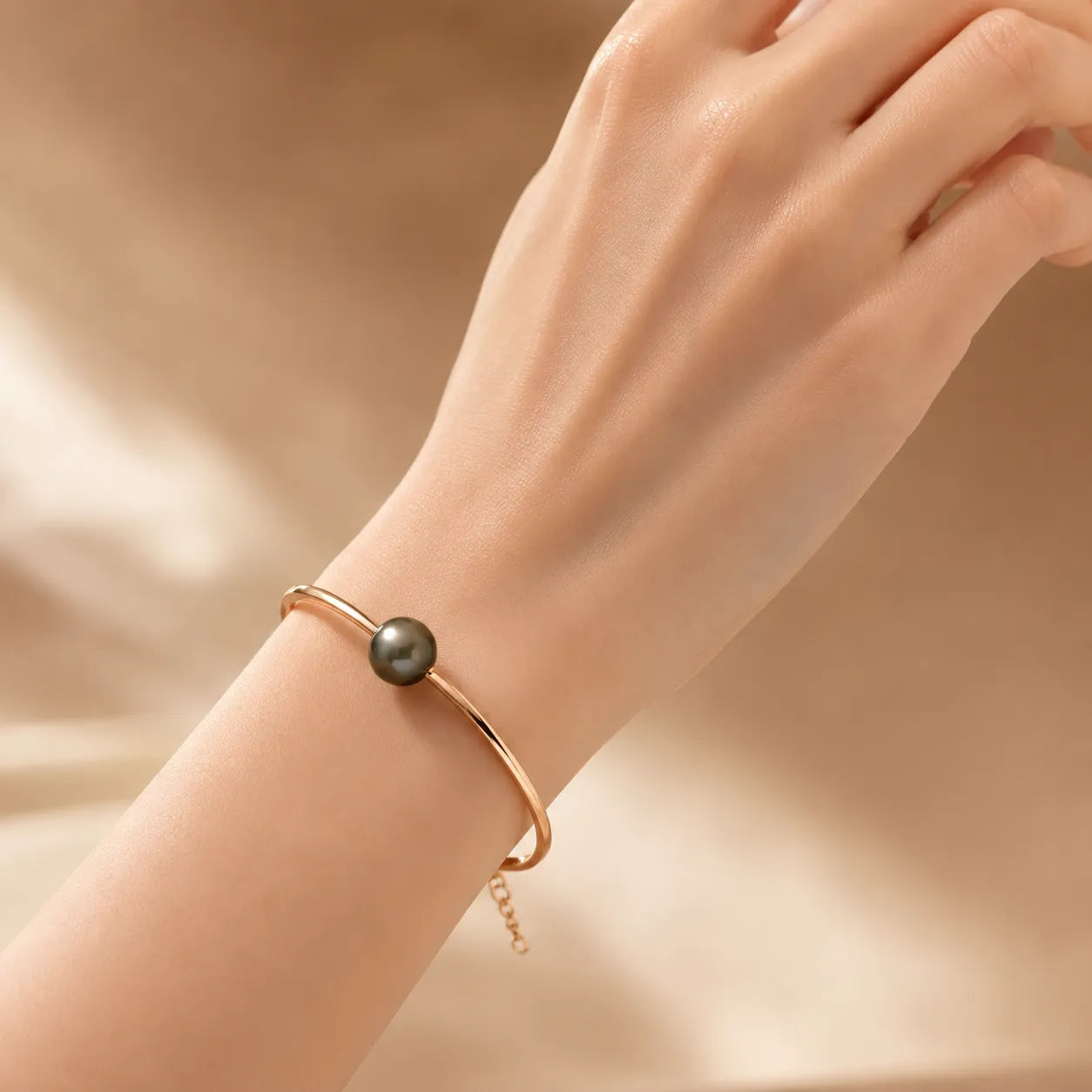 Timeless Elegance: Tahitian Pearl Bracelet