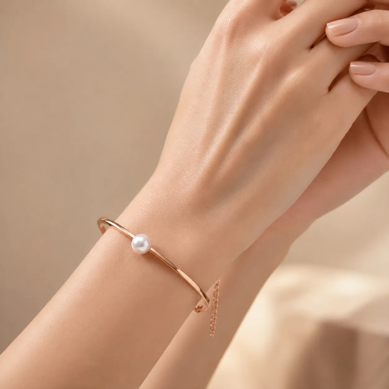 Lustrous Luxury: Classic Sea Water Pearl Bracelet