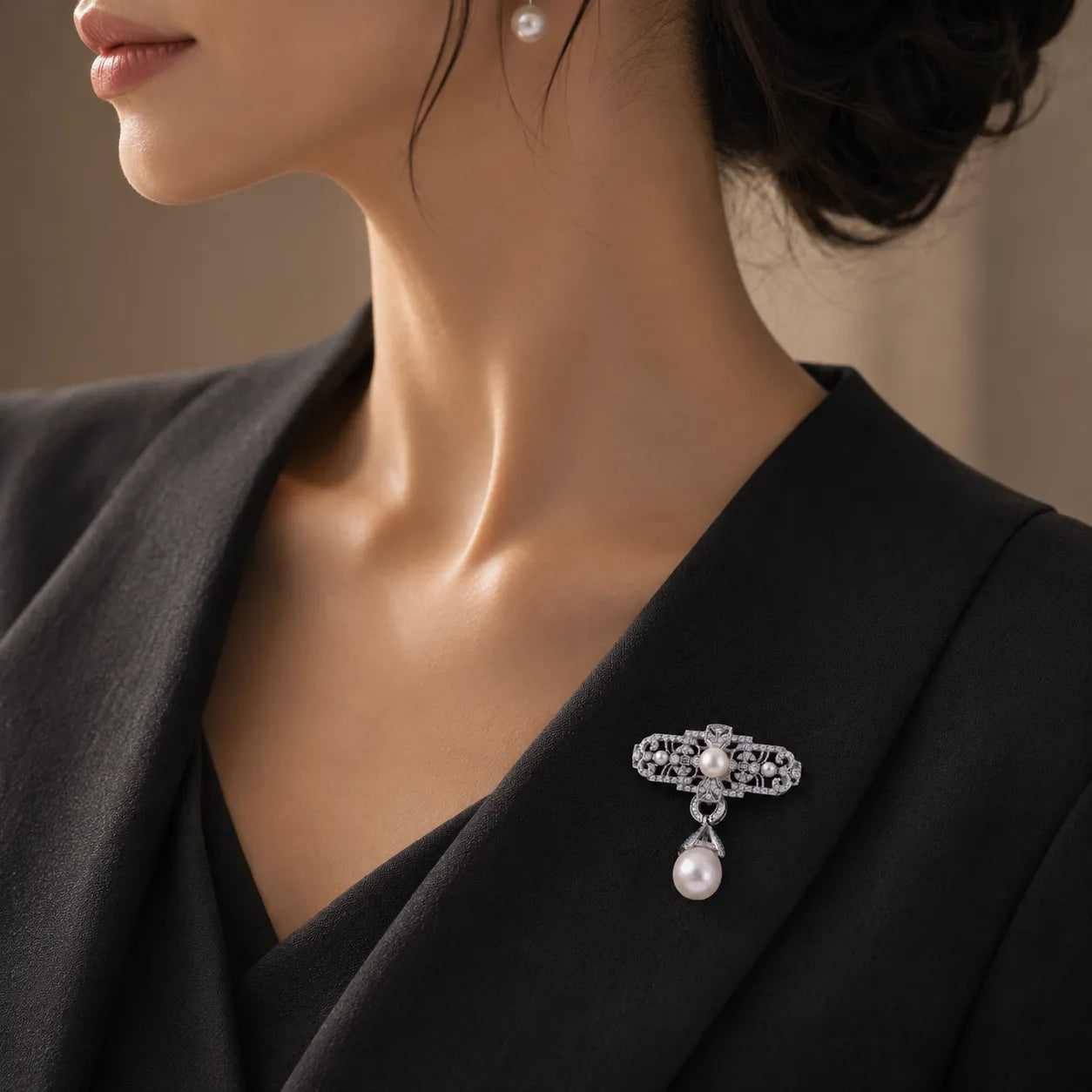 Luxury Silver Brooch Featuring South Sea Pearls and Ornate Zircon Filigree
