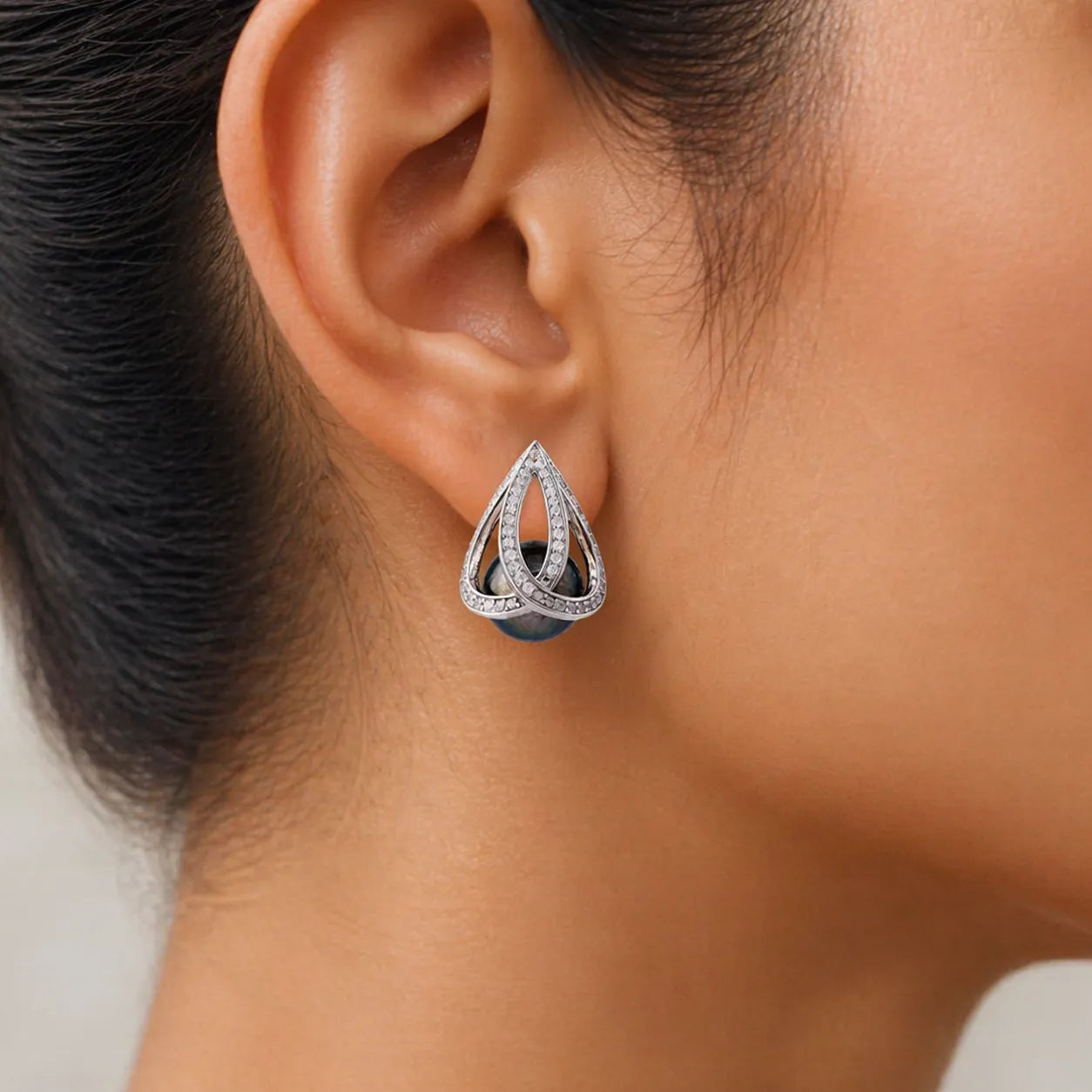 Exquisite Seawater Tahitian Pearl Earrings in Sterling Silver Design
