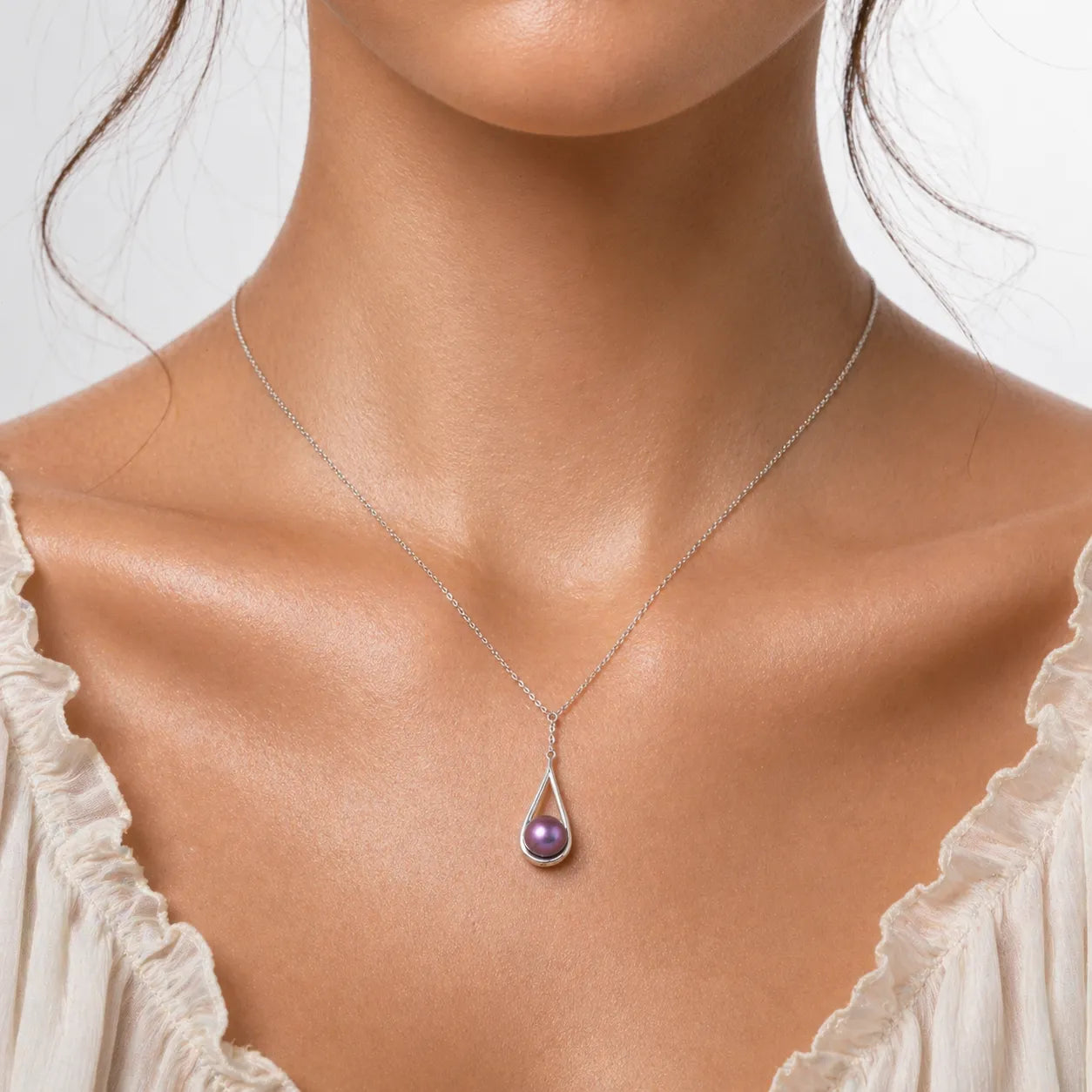 Elegant Edison Pearl Pendant in Silver with Minimalist Drop Silhouette