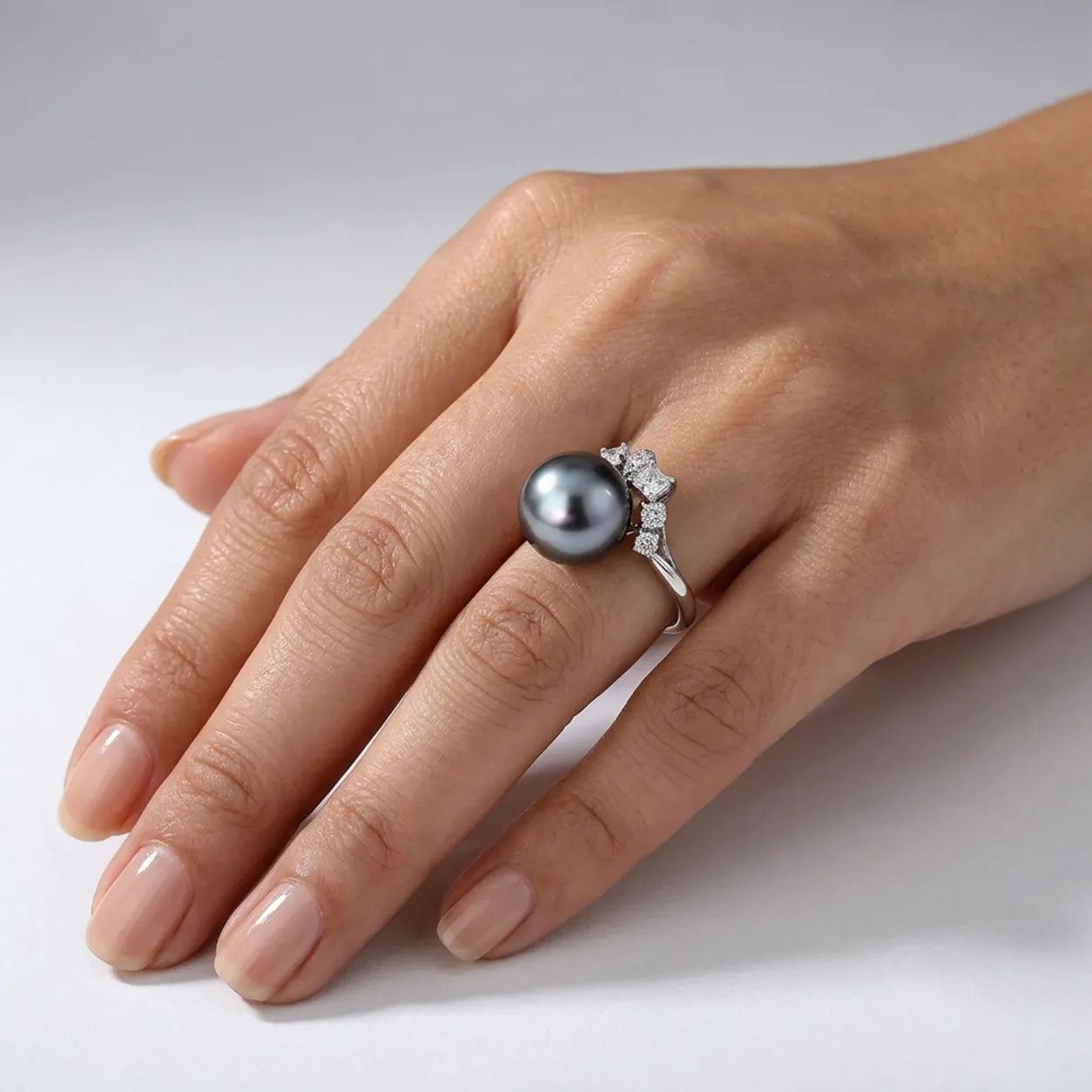 Seawater Cultured Tahitian Pearl Silver Ring with Brilliant-Cut Zircon Accents